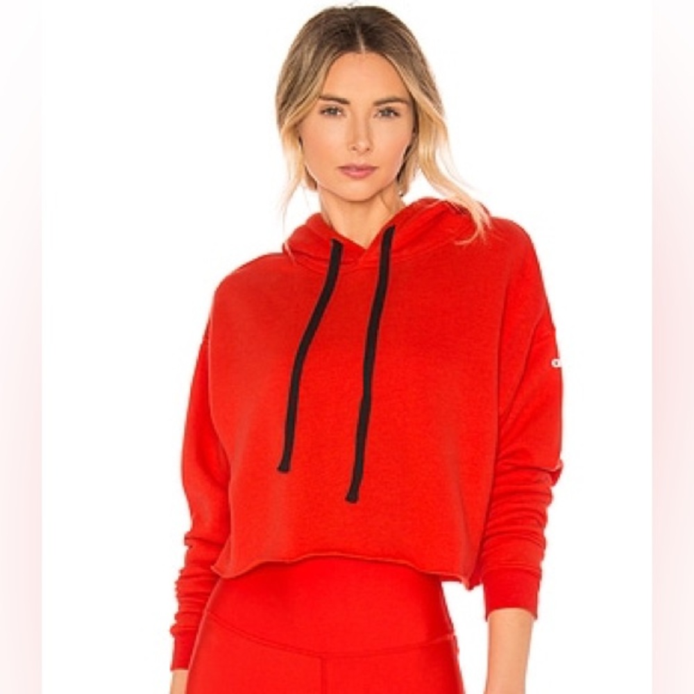 ALO cropped hoodie in cherry pop